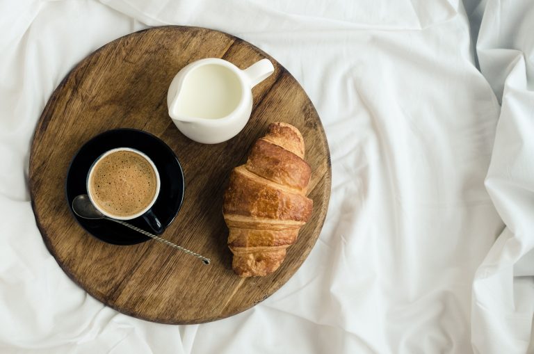Romantic,Summer,Breakfast,In,Bed,,Tray,With,Fresh,Croissant,,Cup